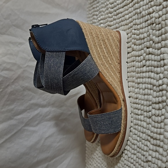 Me Too Womens Gilly 15 Blue Faux Leather Stretch Wedge Heels Shoes size 10 - Picture 3 of 6